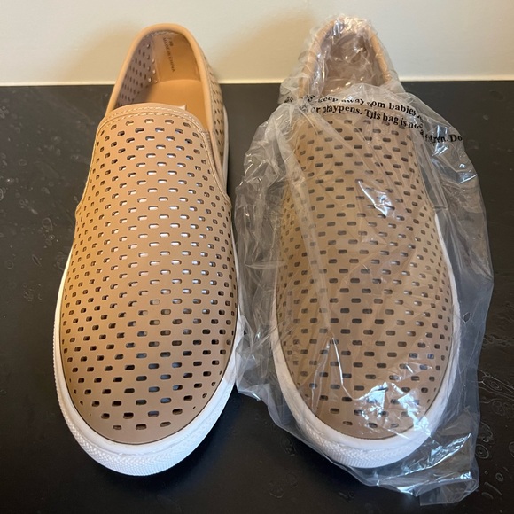 NEW Steve Madden perforated tan loafer - Picture 4 of 4